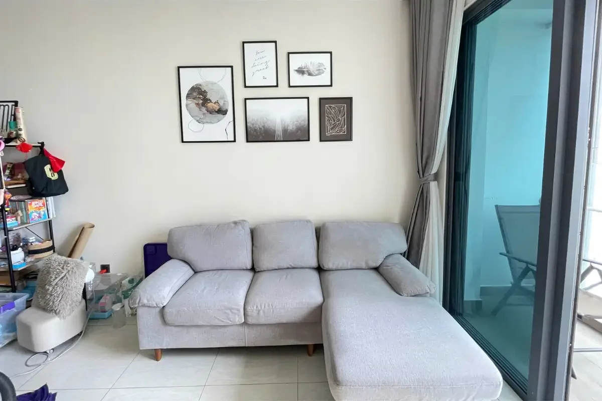 Image of the sofa after cleaning.