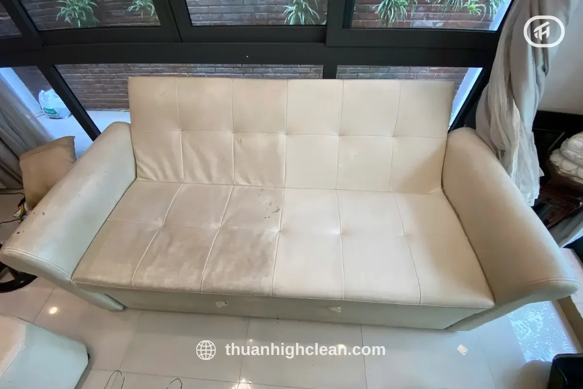 Sự khác biệt khi vệ sinh sofa da