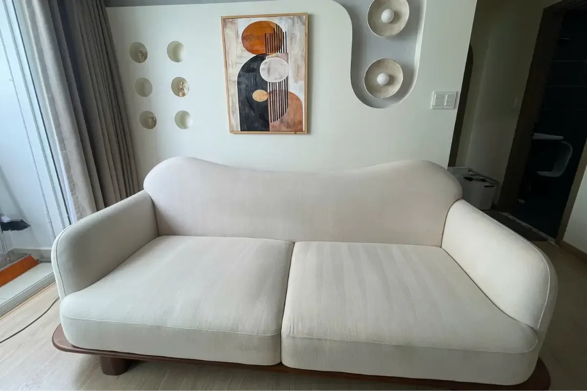 Photo of the sofa after cleaning.